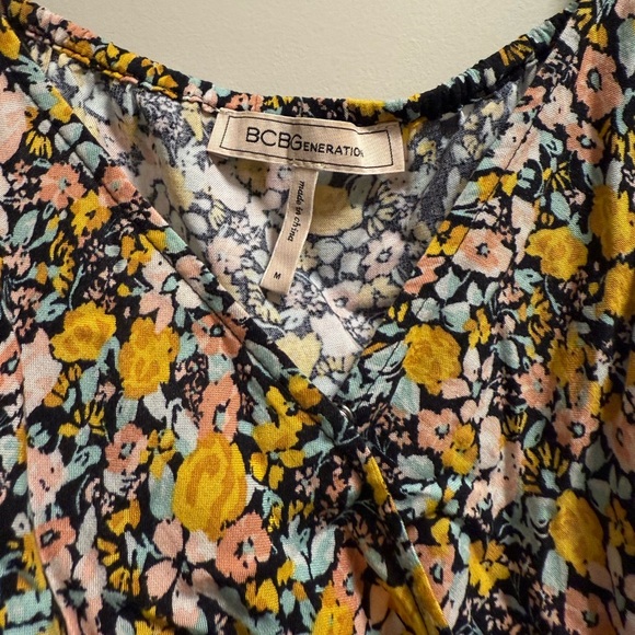 BCBGeneration Cropped-Wrap-Womens-Floral Size M - Picture 6 of 7